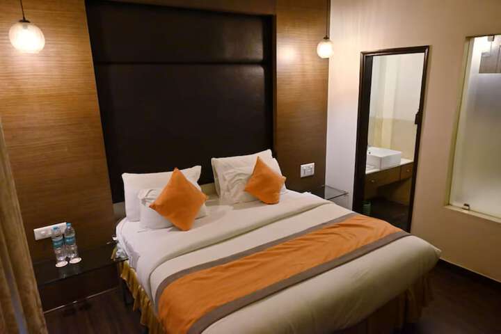 Room 13 of 21
