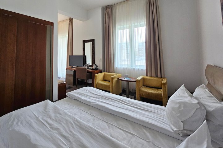 Room 32 of 92