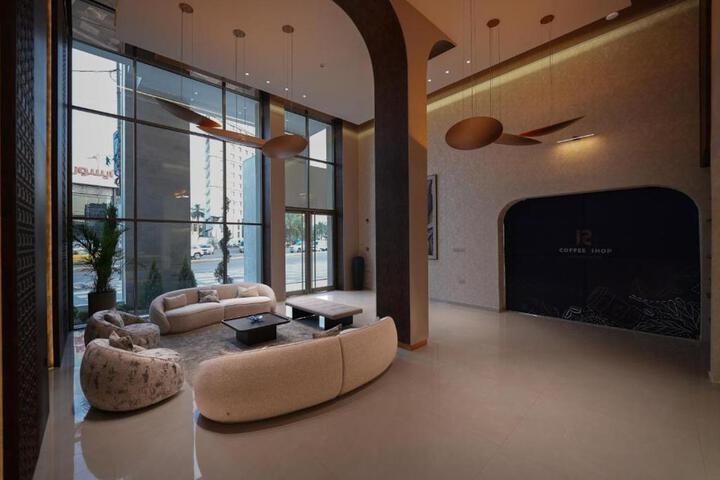 Lounge 5 of 5