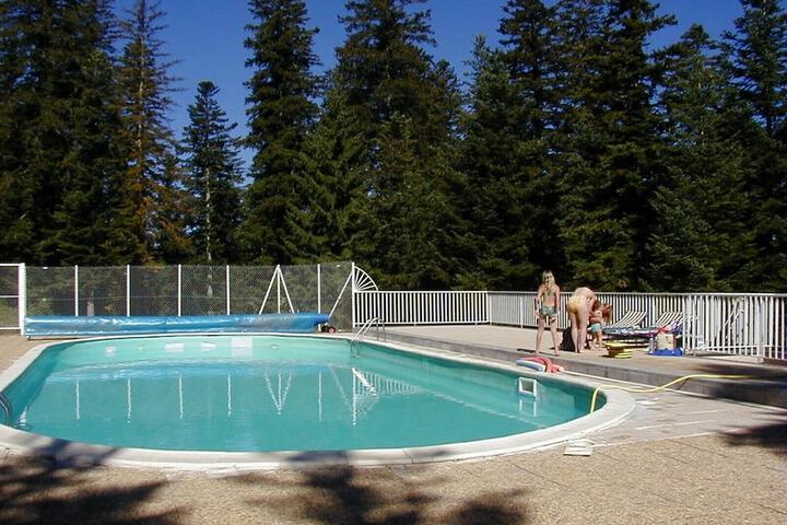 Pool 21 of 60