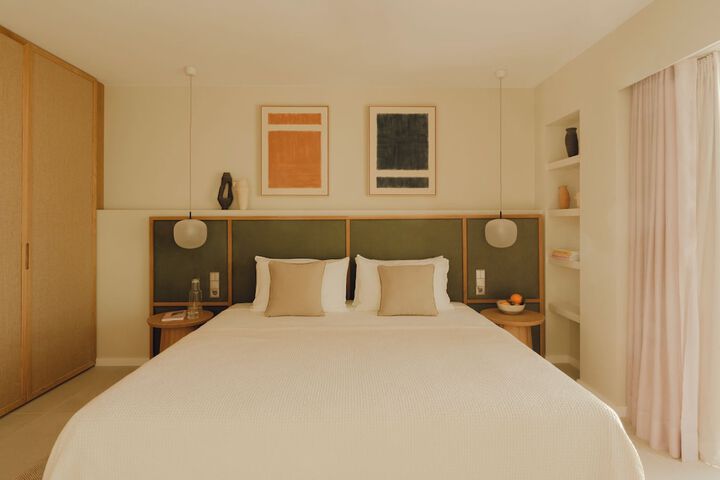 Room 4 of 74