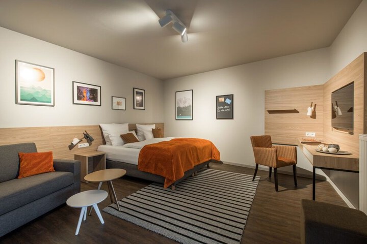 Room 17 of 40