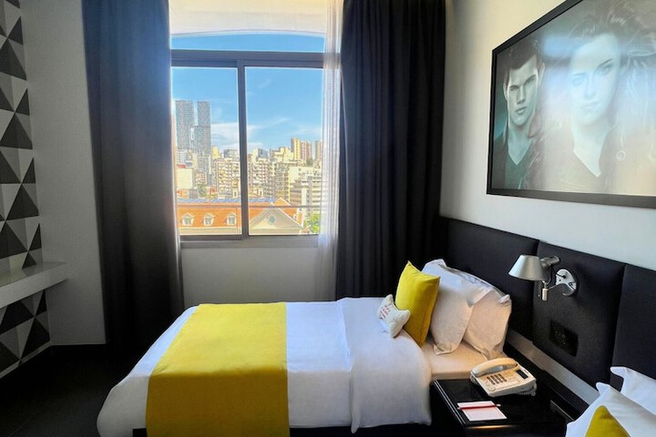 Room 33 of 100