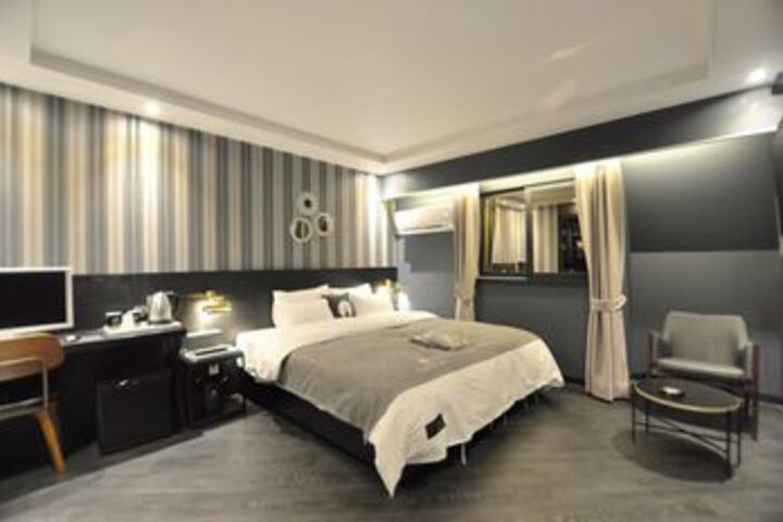 Room 19 of 76