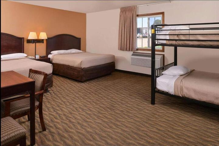 2 Queen Beds (17 of 17)