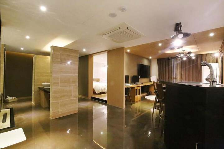 Room 44 of 83