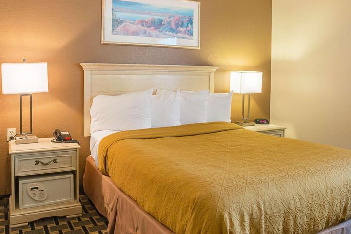 2 Queen Beds (4 of 13)