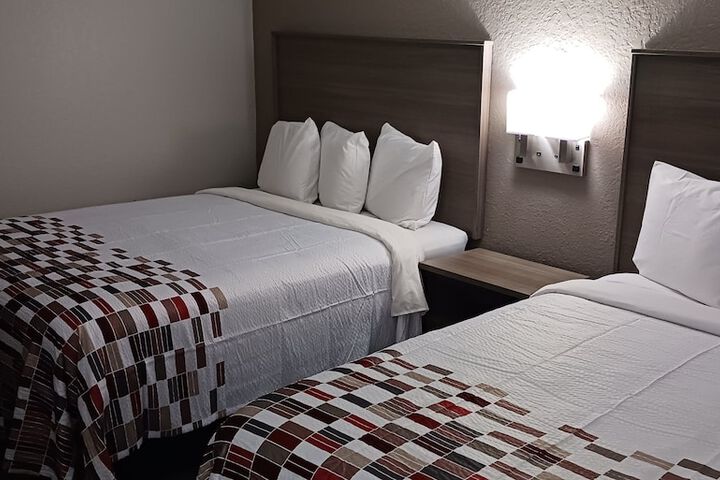 ADA Accessible Deluxe Queen with Roll in Shower (8 of 13)