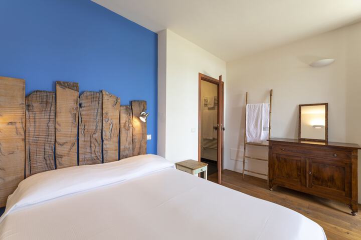 Room 6 of 42