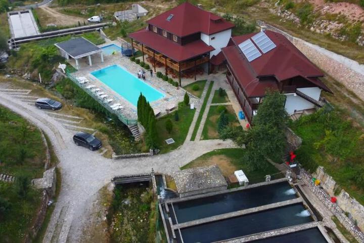 Etno Selo VRELO & Camping