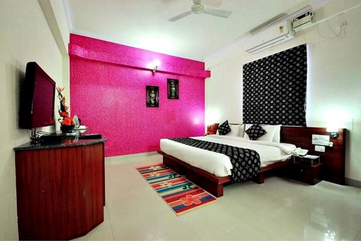 Room 4 of 16