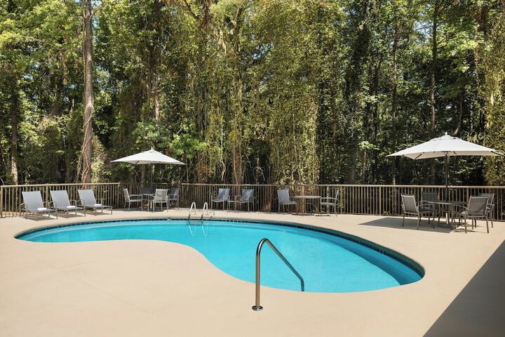 Pools & Facilities