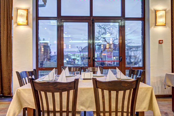 Dining 21 of 26