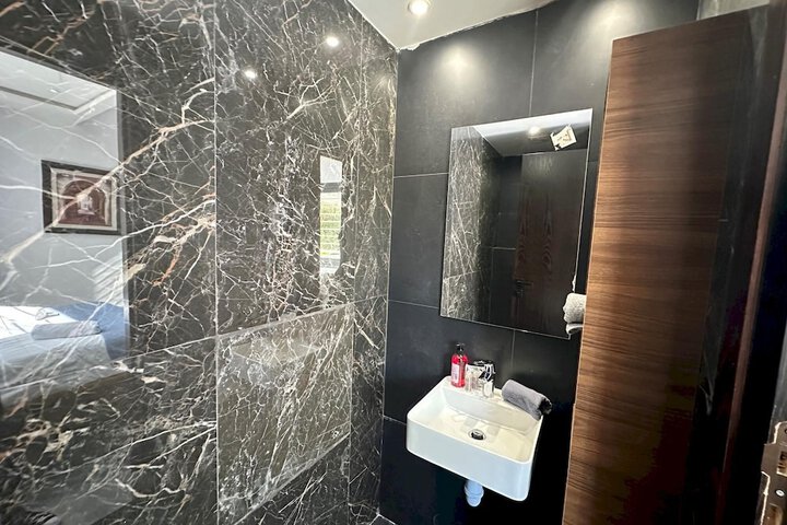 Room 4 of 39