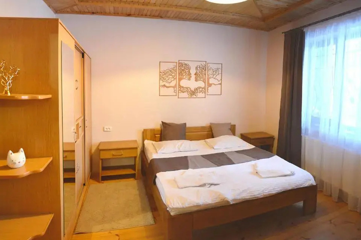 Room 4 of 14