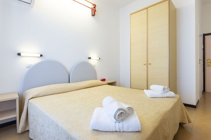 Room 14 of 50