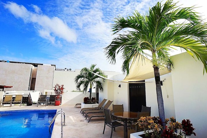 Hotel with Pool