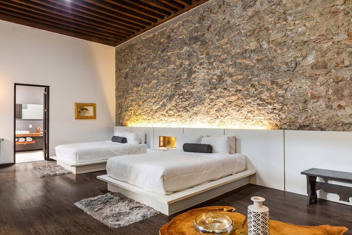 Room 2 of 44