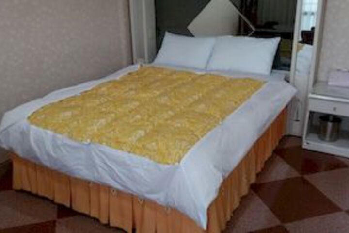 Room 53 of 80