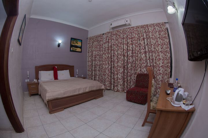 Room 6 of 37