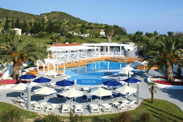 Hotel Pool