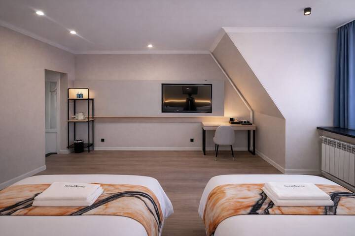 Room 11 of 33