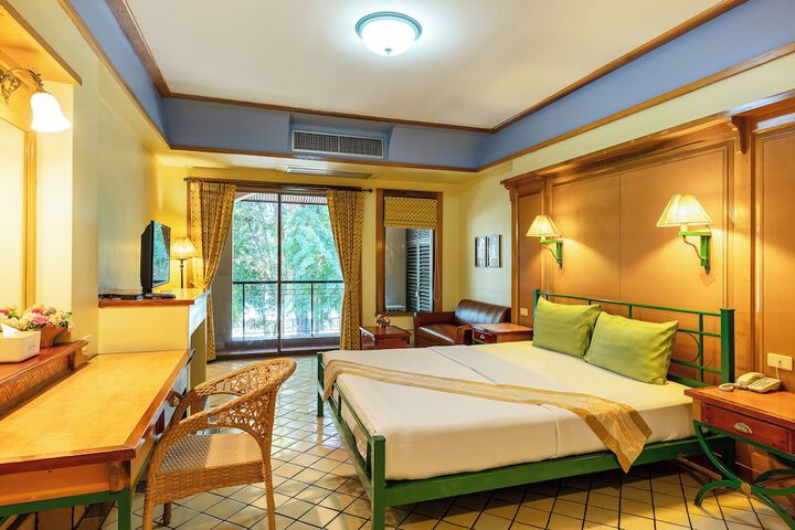 Room 18 of 103
