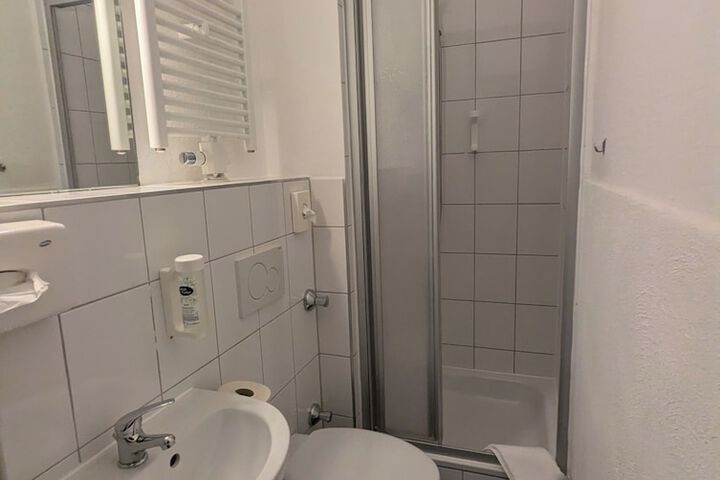Room 14 of 16