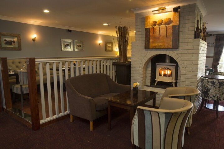 Lounge 54 of 72