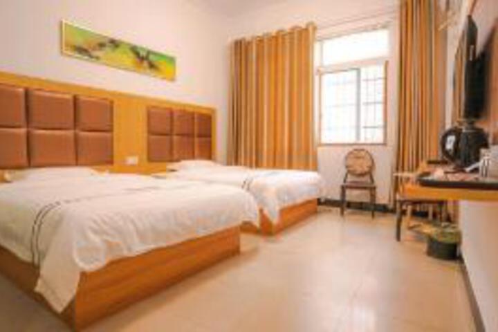 Room 4 of 6