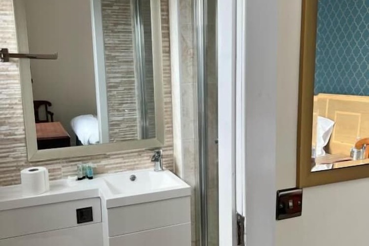Room 8 of 21