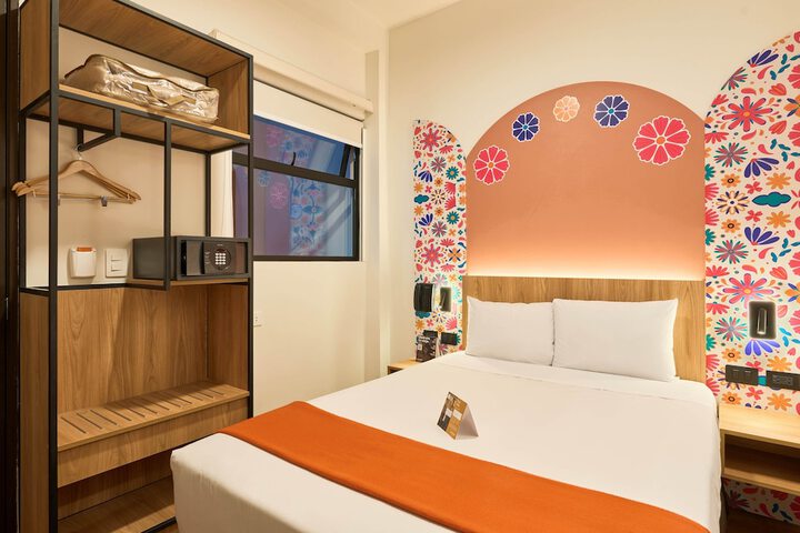 Room 25 of 84
