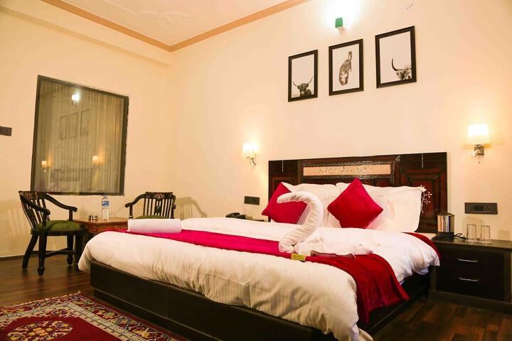 Room 4 of 25
