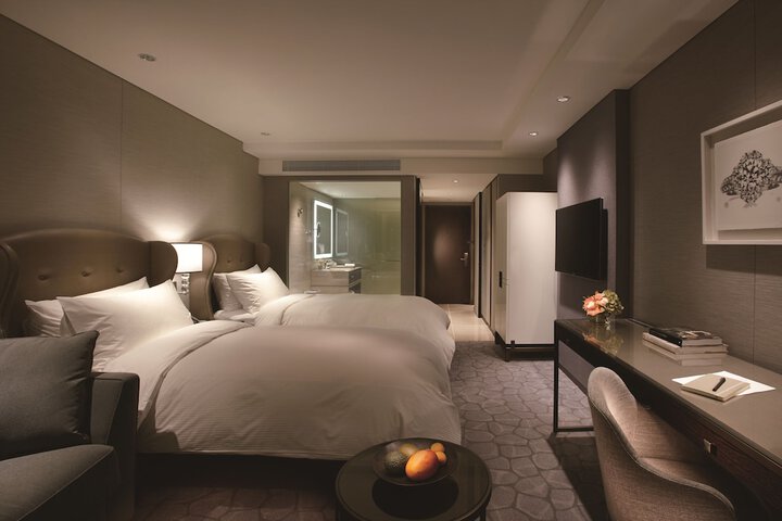 Room 6 of 125