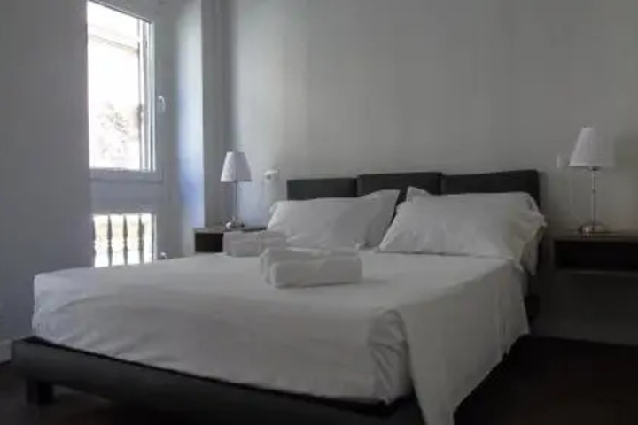 Room 6 of 13