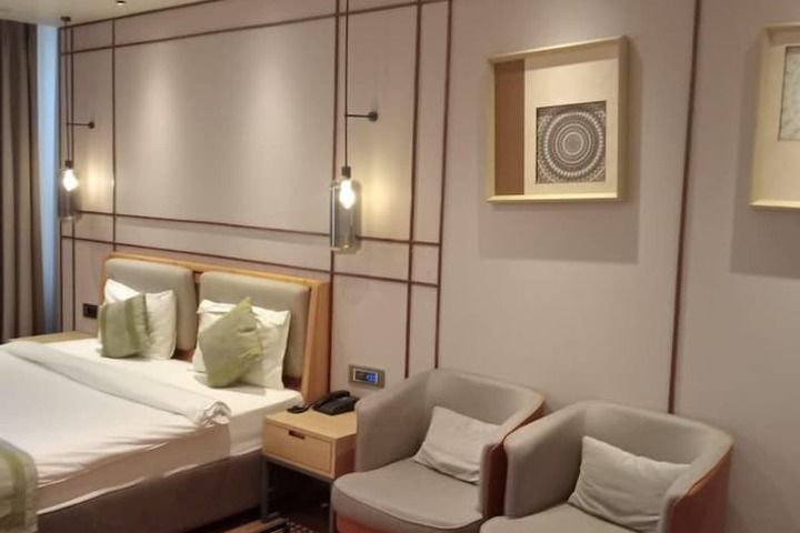 Room 4 of 55