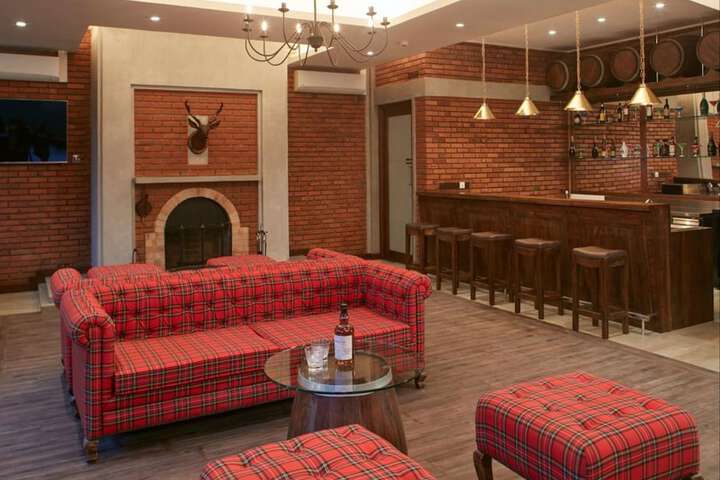 Lounge 52 of 71