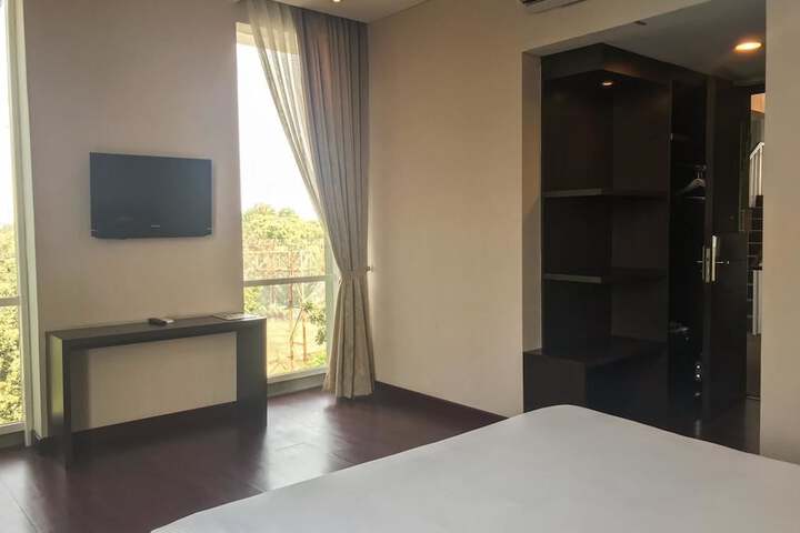 Room 4 of 55