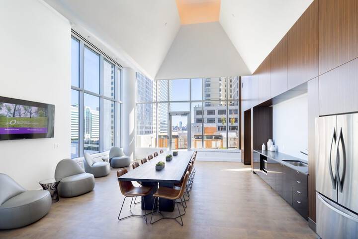 Business Center 29 of 33