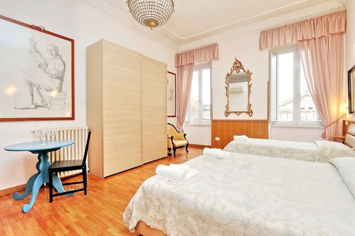 Room 8 of 33
