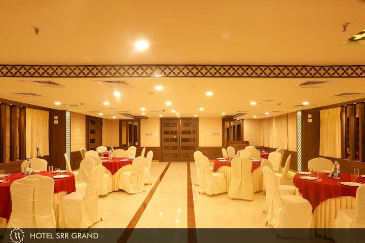 Ballroom/Hall 8 of 9