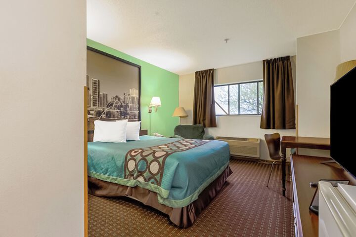 1 Queen Bed (23 of 33)