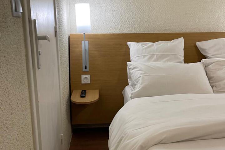 Room 2 of 8