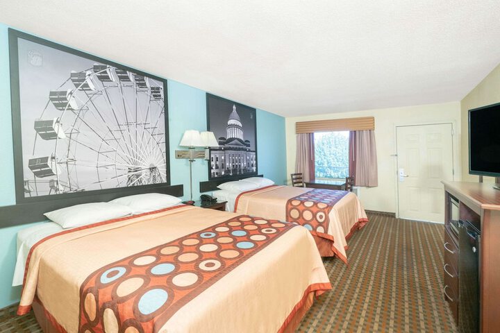 2 Queen Beds (2 of 6)