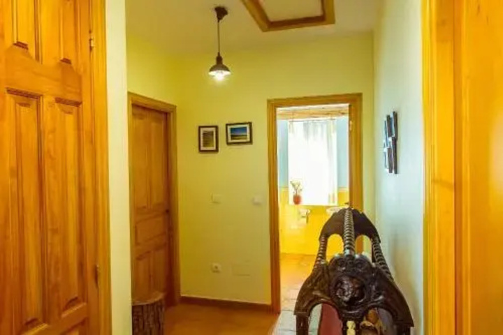 Room 8 of 11