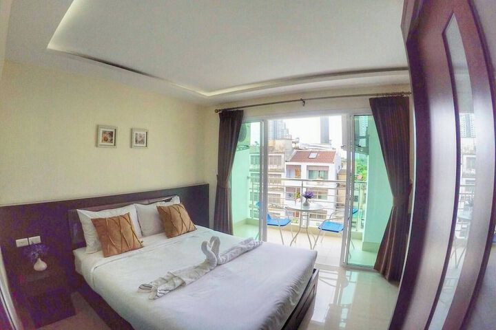 Room 25 of 76