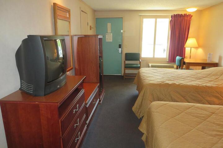 Standard Room, King or Two Doubles (5 of 6)