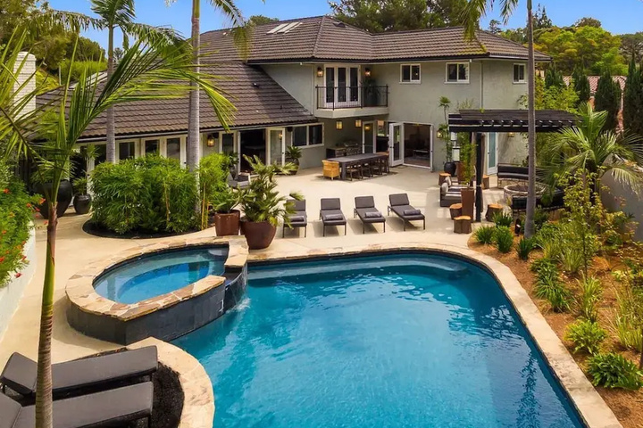 Pool 12 of 18