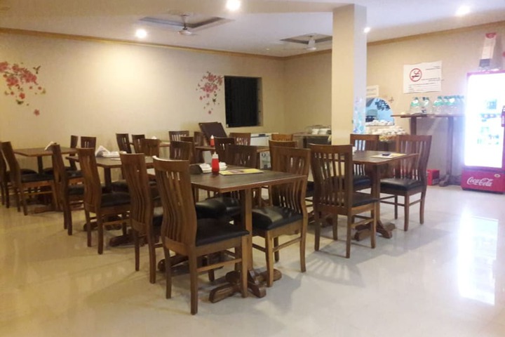 Dining 11 of 22