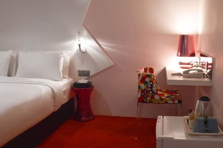Room 8 of 47